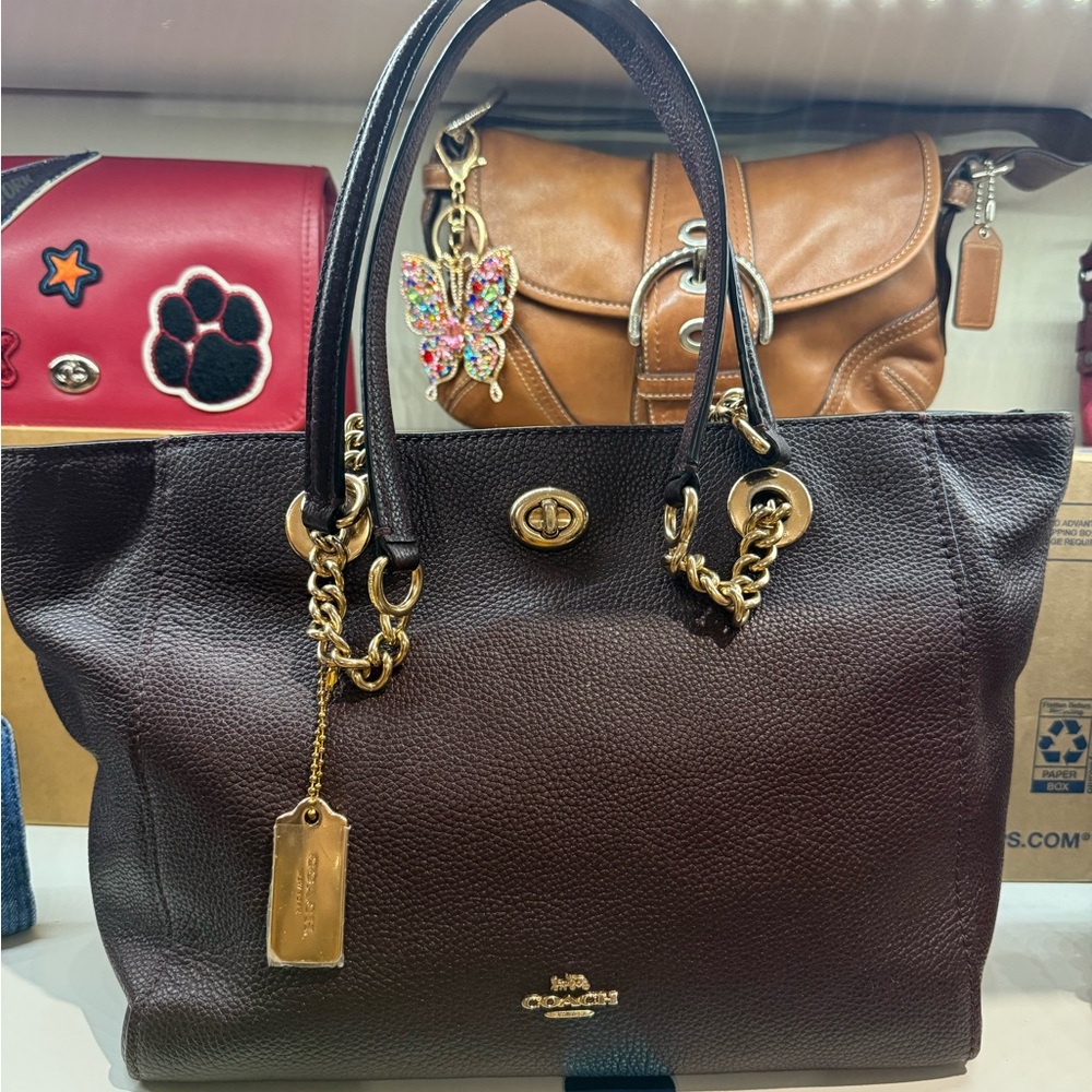Coach dark Burgundy turnlock Leather Tote with Gold Chains 13WX9HX5D